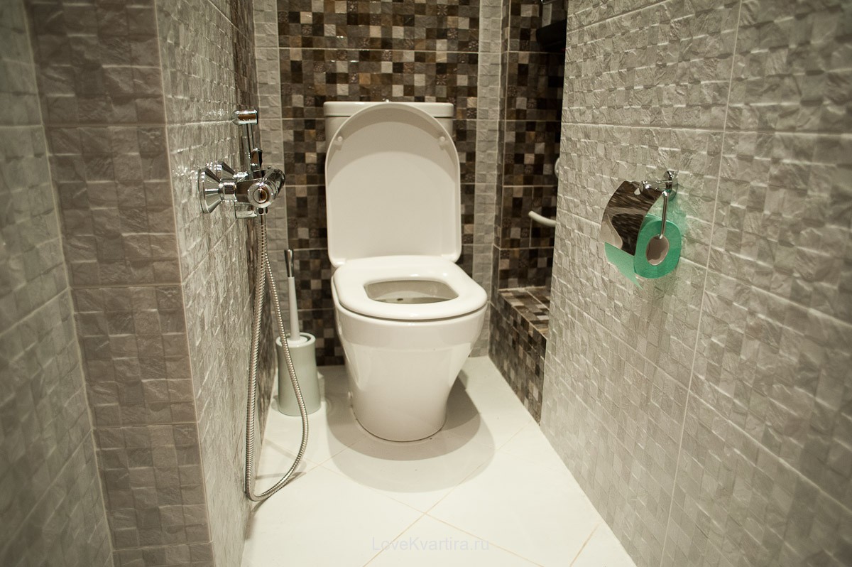 Jaké jsou výhody a pohodlí hygienické sprchy na záchodě