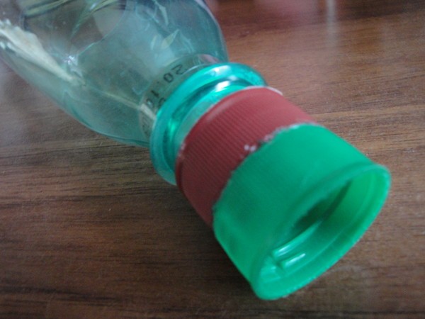Užitečné použití krku z plastových lahví