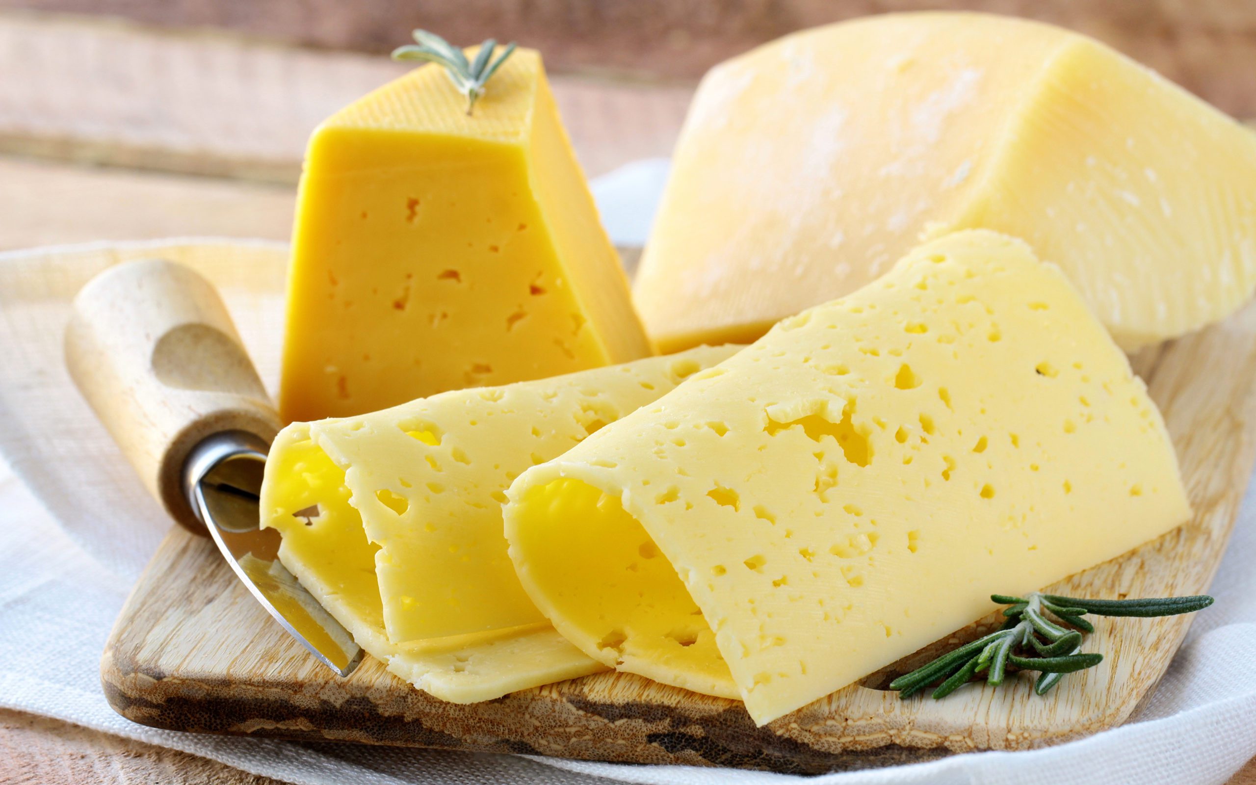 2 jednoduché způsoby, jak udržet čerstvost sýra