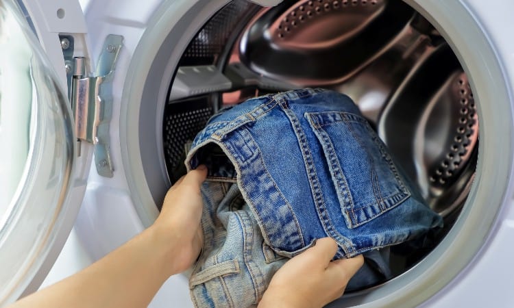 Jak správně umýt džíny tak, aby sloužily déle