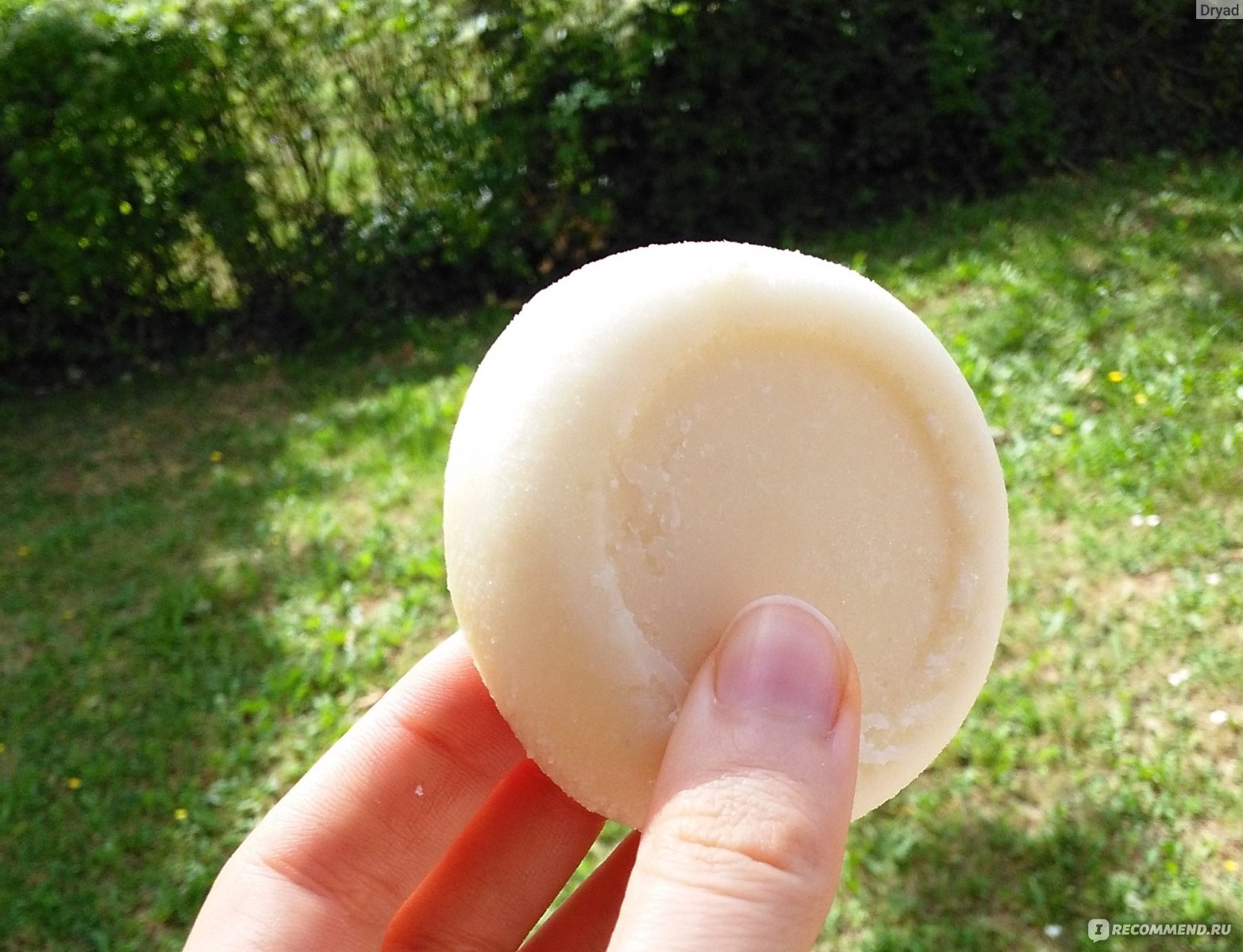 Jak vyrobit pevný deodorant založený na kokosovém oleji