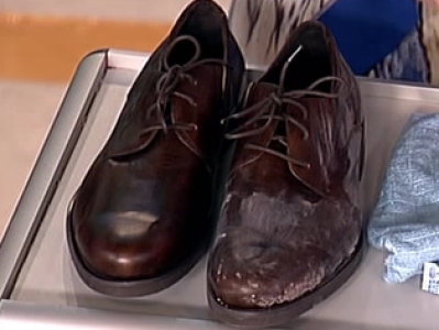 Jak odstranit stopy činidel na kožených botách