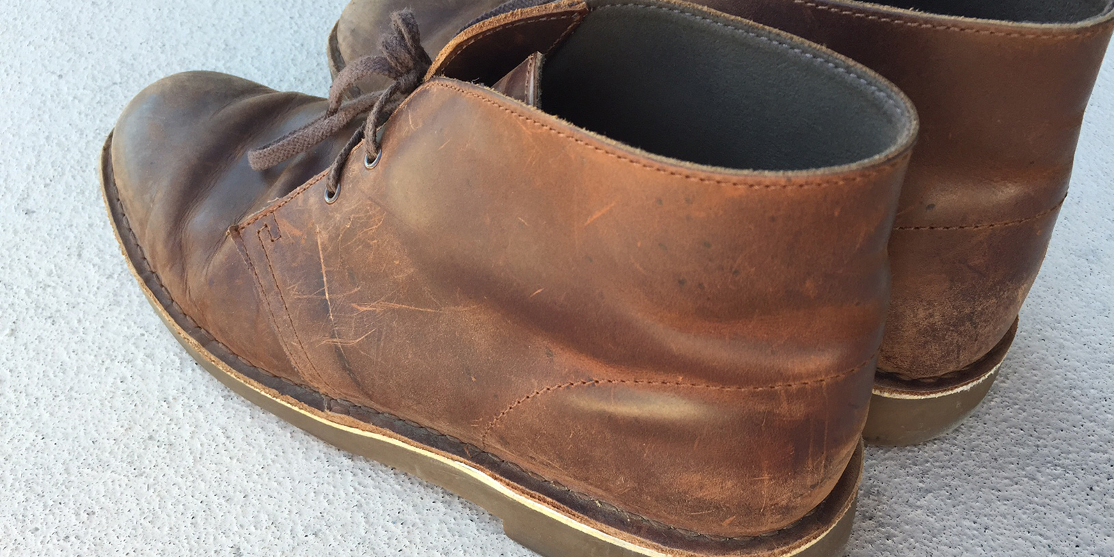 6 způsobů, jak odstranit oděrky z bot