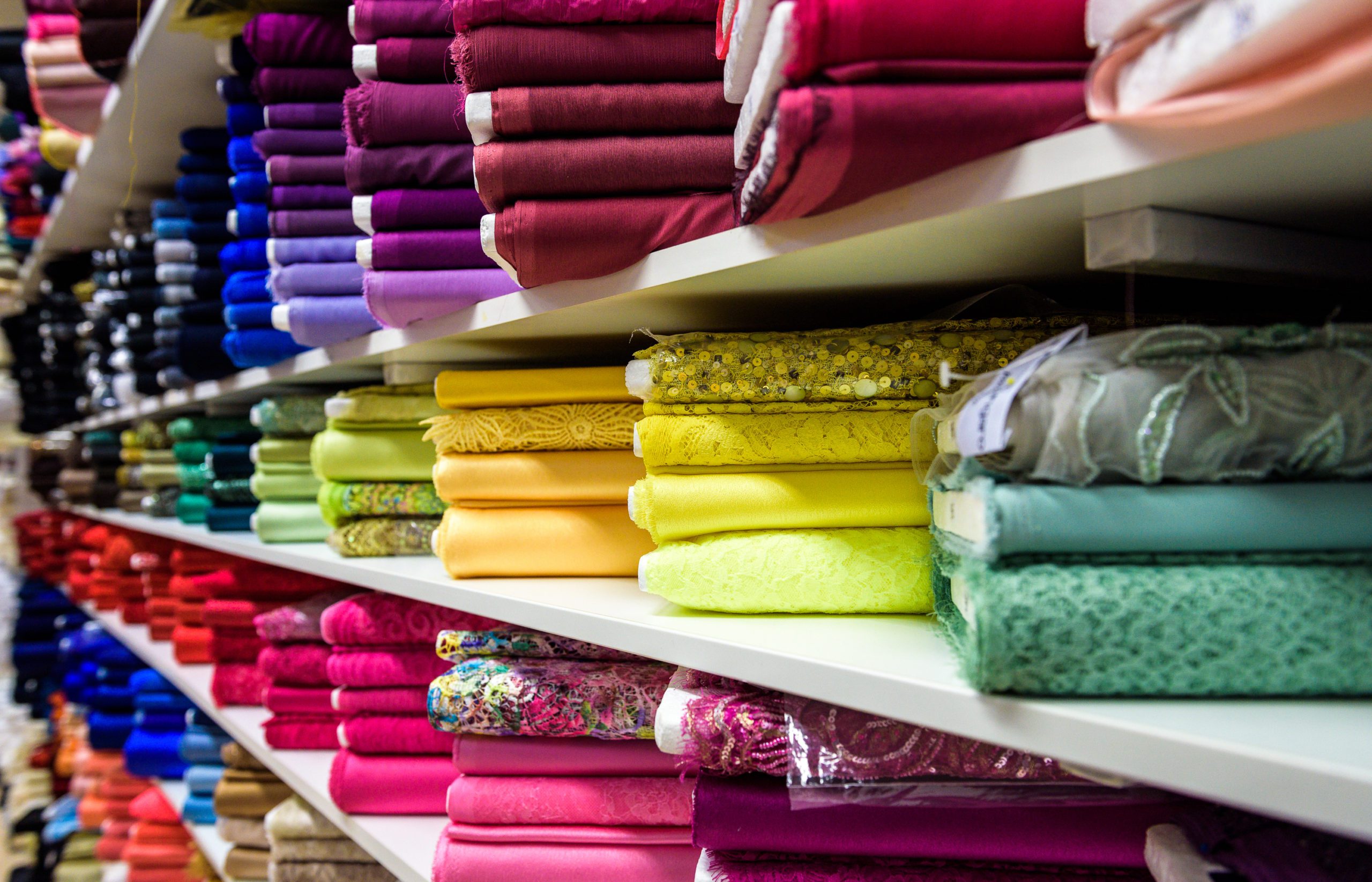 Jaký druh vlastností textilie je třeba věnovat pozornost při nákupu