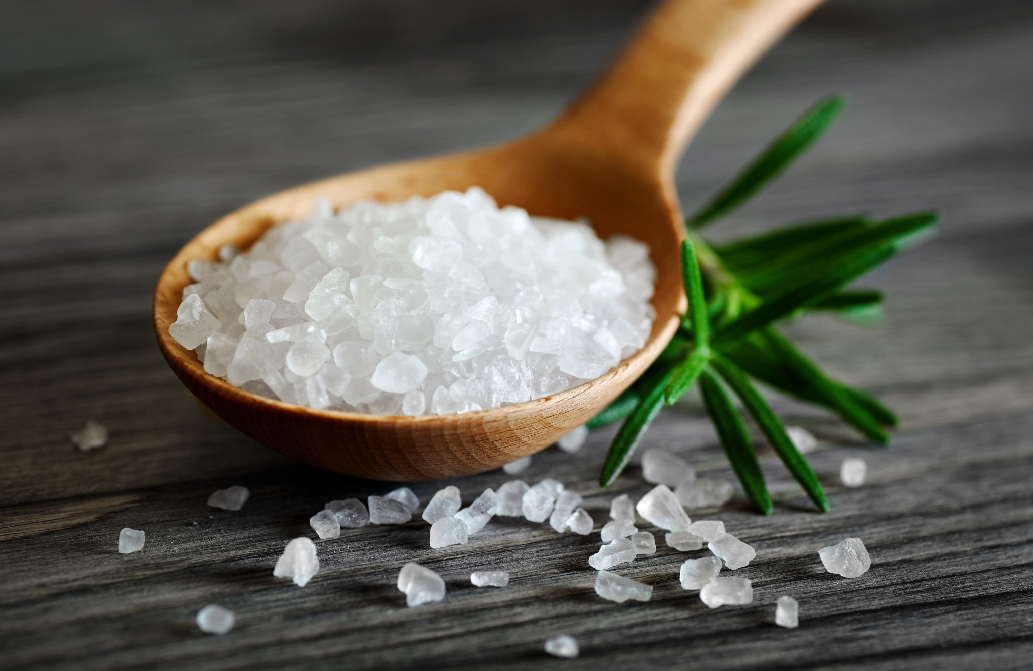 Jak sůl pomáhá s bolestí hlavy