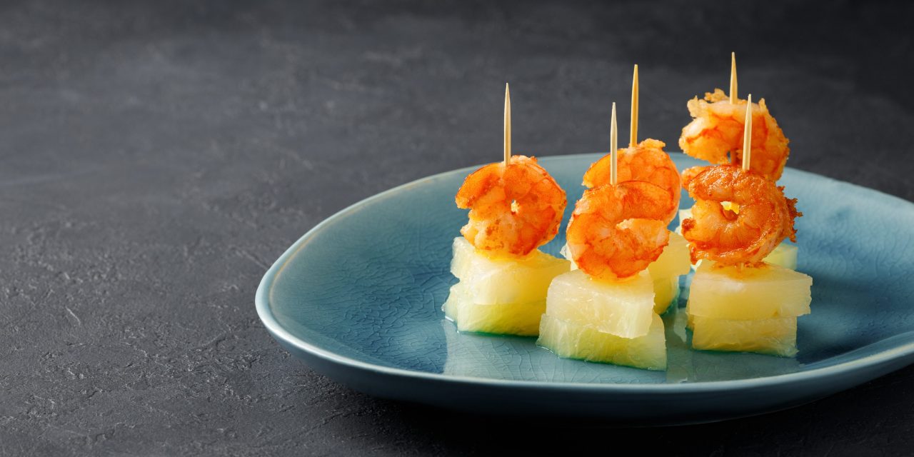 Jednodaní s krevetami a ananasem na špejlích: Jednoduchý recept
