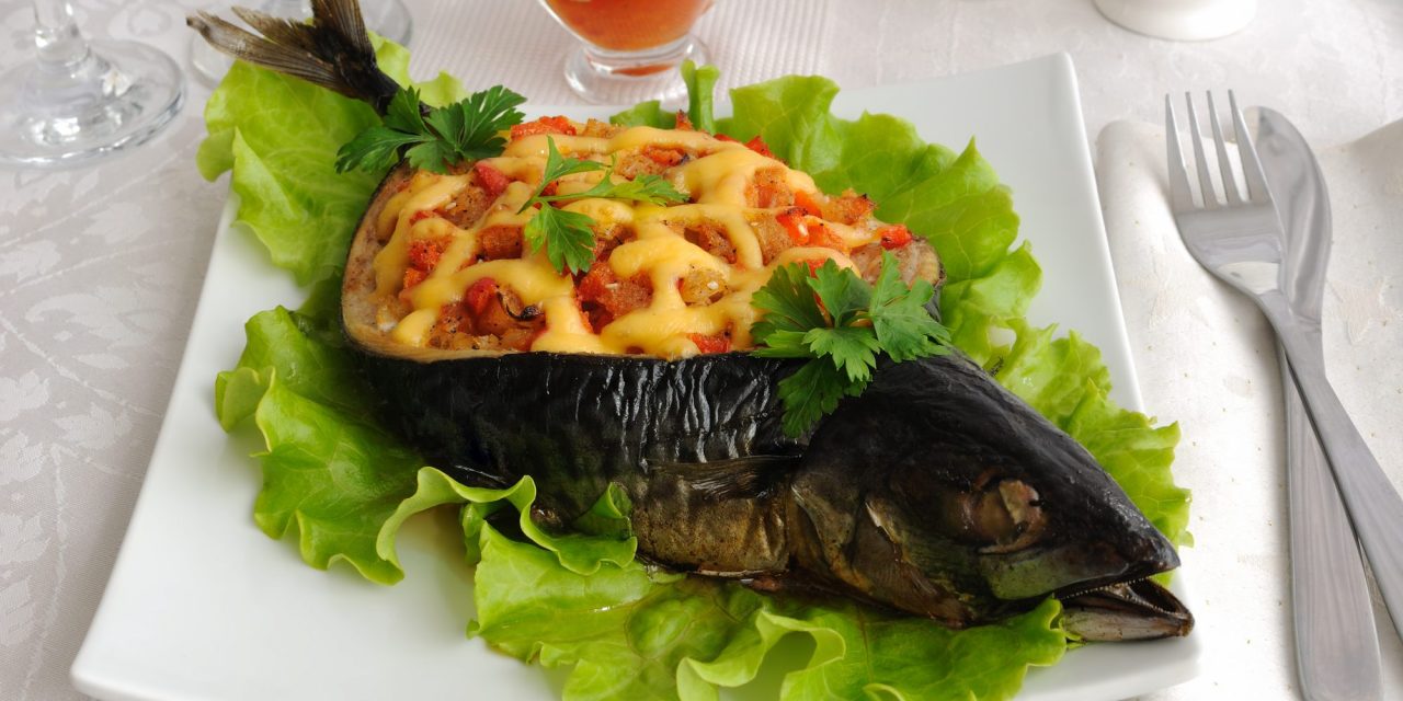 Plněná makrela zeleninou a sýrem