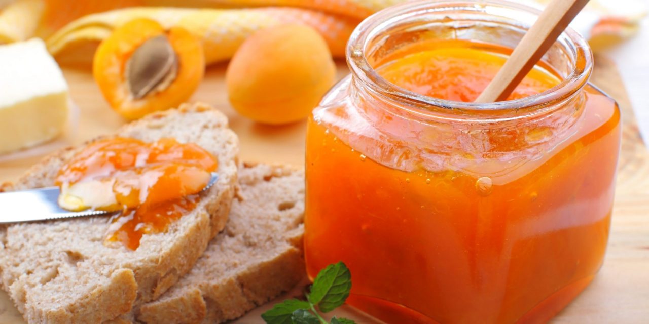 Silný meruňkový džem