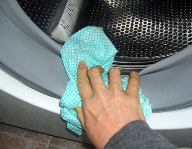 Jak čistit pračku levně a efektivně