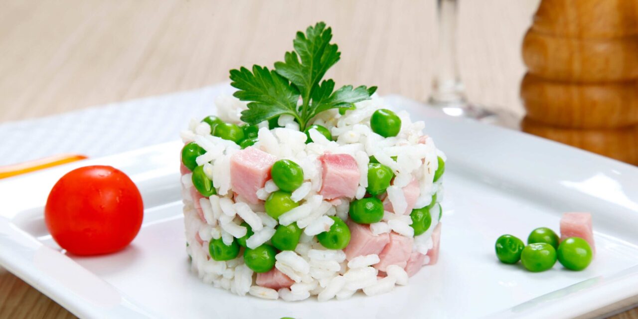 Salát s rýží, šunkou a zelený hrách: recept