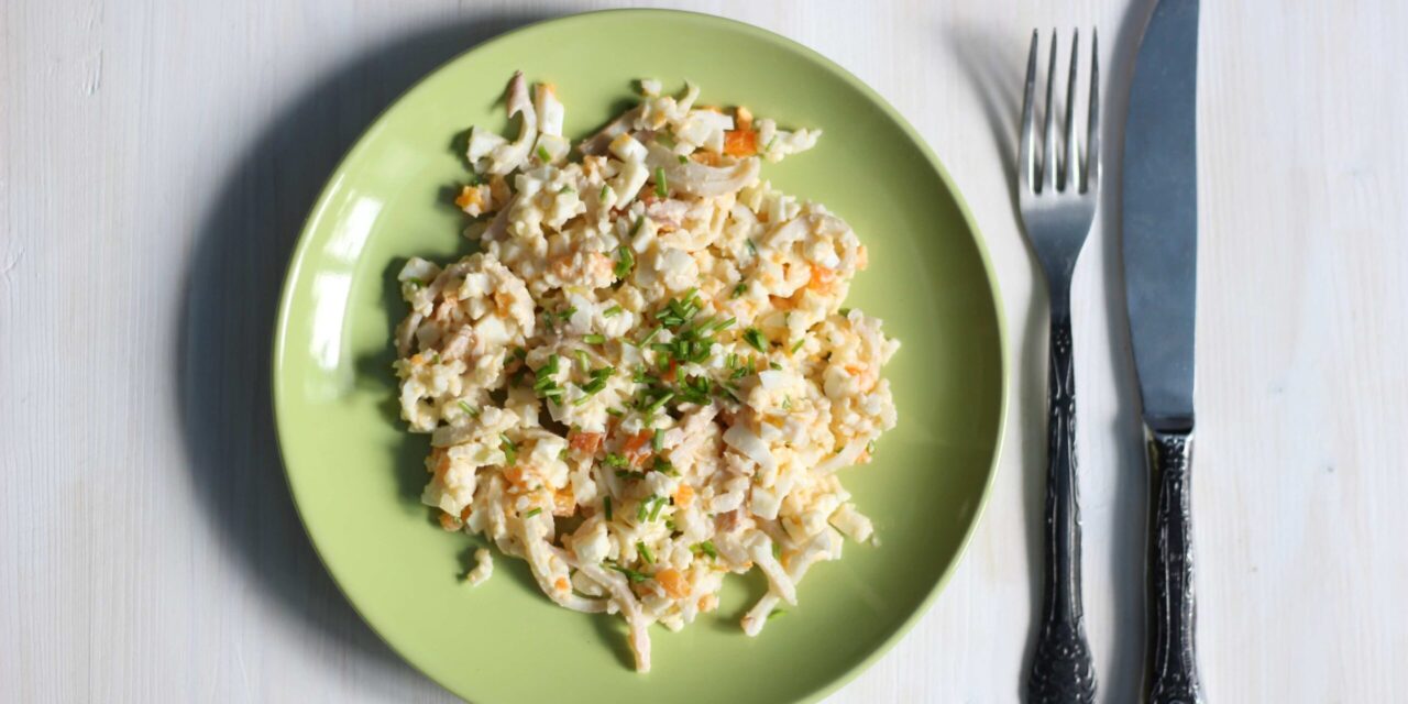 Salát s chobotnicí, rýží a vejci: recept